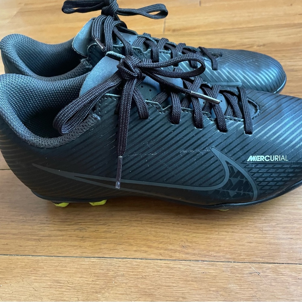 Nike Kids' Mercurial Vapor 15 Club
FG Soccer Cleats
